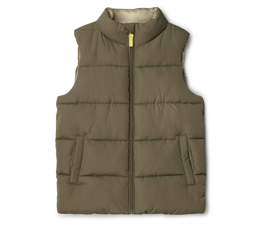 Un gilet matelassé vert olive avec fermeture éclair jaune et col montant sur fond blanc.