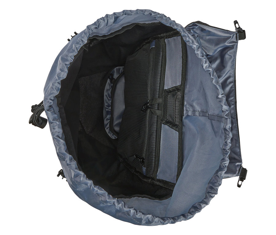 Vue intérieure d'un sac à dos ouvert, vide, bleu-gris avec des détails noirs.