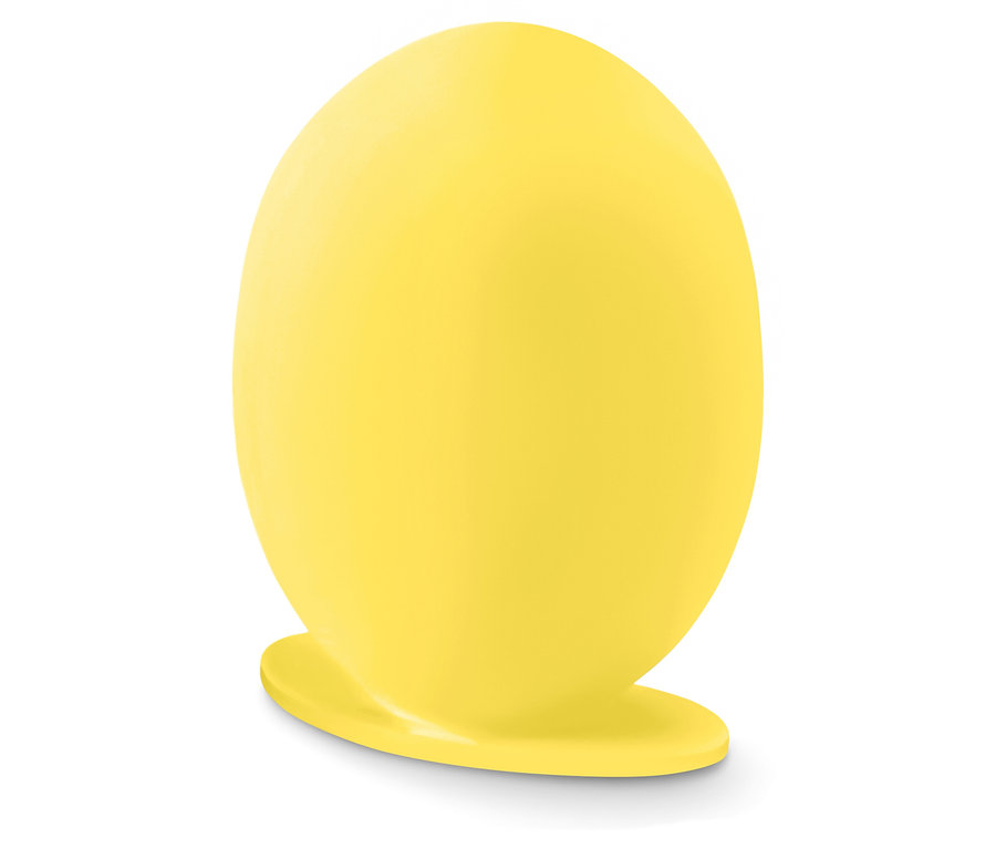 Lampe jaune sur fond blanc.