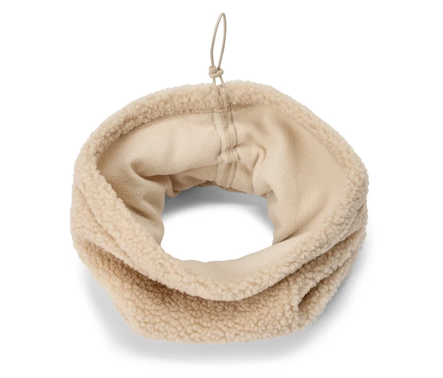 Écharpe tube Teddy beige avec extérieur moelleux et cordon de serrage.
