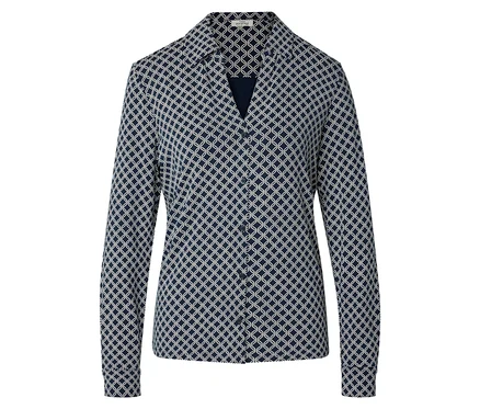 Blouse bleu marine à motif géométrique.