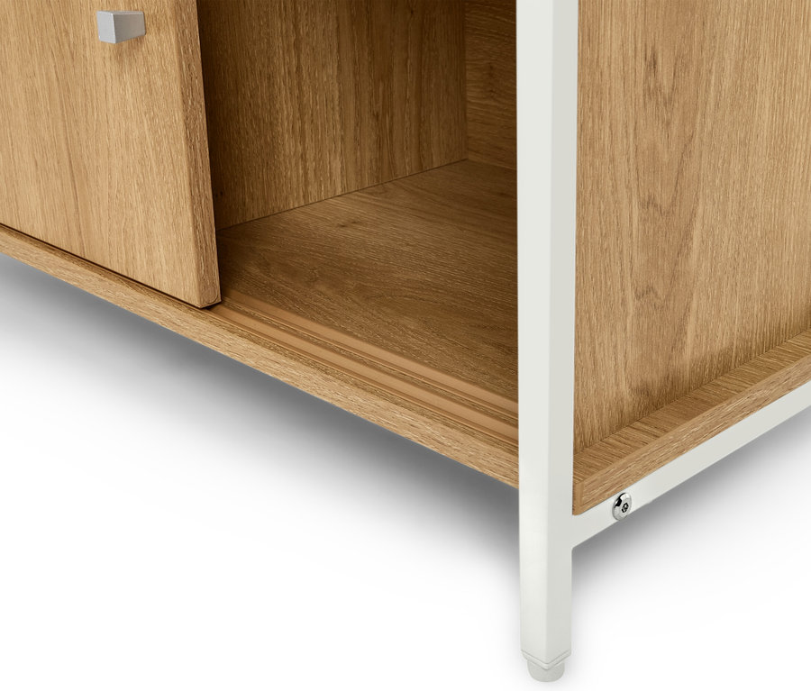 Vue détaillée d'une armoire en bois marron clair avec des pieds blancs.