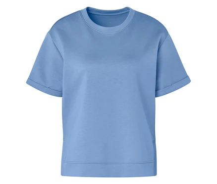 T-shirt bleu clair à manches courtes avec ourlets roulottés.