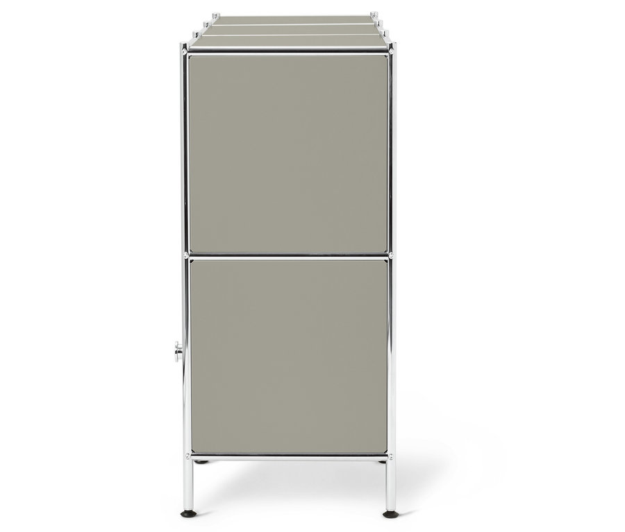 Armoire grise avec cadre chromé, composée de deux modules empilés l'un sur l'autre.