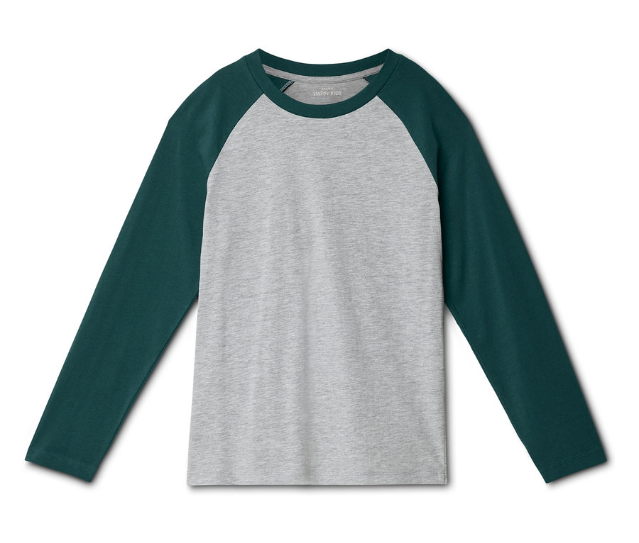 Un t-shirt raglan gris à manches longues avec des manches et un col vert foncé, posé à plat sur un fond blanc.