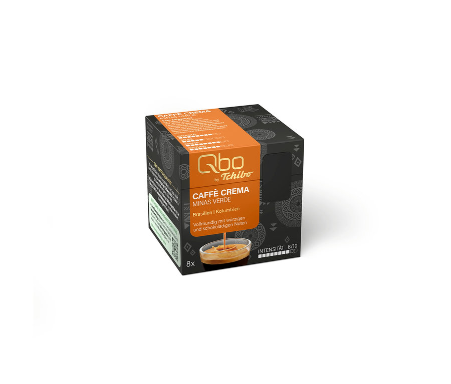 Un paquet de 8 capsules Qbo Caffè Minas Verde gris foncé avec une bande orange, intensité 8/10, montrant du café dans un verre.