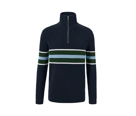 Un pull camionneur bleu marine avec des rayures sur la poitrine.