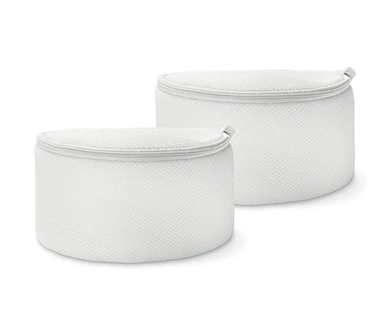 Deux filets de lavage blancs pour soutiens-gorge.