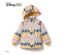 Détail de la veste imperméable thermique « Mickey », multicolore, avec capuche et motif Mickey Mouse.