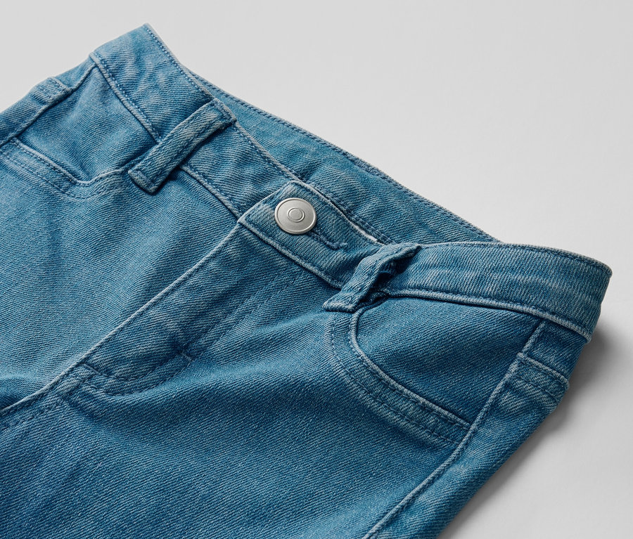Détail d'un jean pour enfant ‒ Fit « Lotta ».