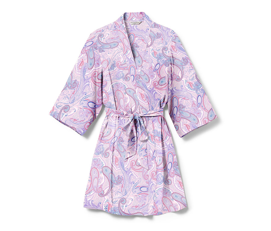 Une robe de chambre violette avec un motif cachemire et une ceinture.