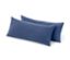Deux taies d’oreiller en microfibre bleu foncé superposées.