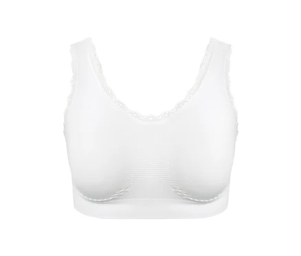 Une brassière sans coutures blanche avec de la dentelle sur fond blanc.