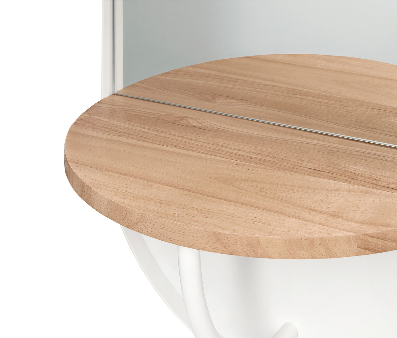 Détail d'une étagère en bois ovale d'un miroir mural.