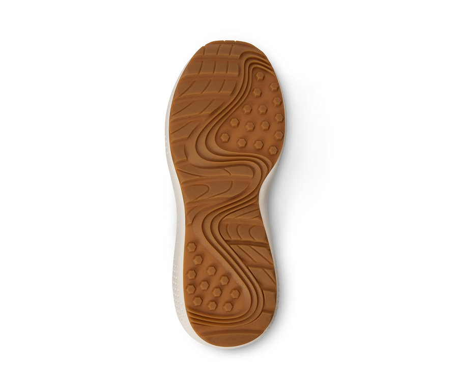Semelle marron de baskets sur fond blanc.