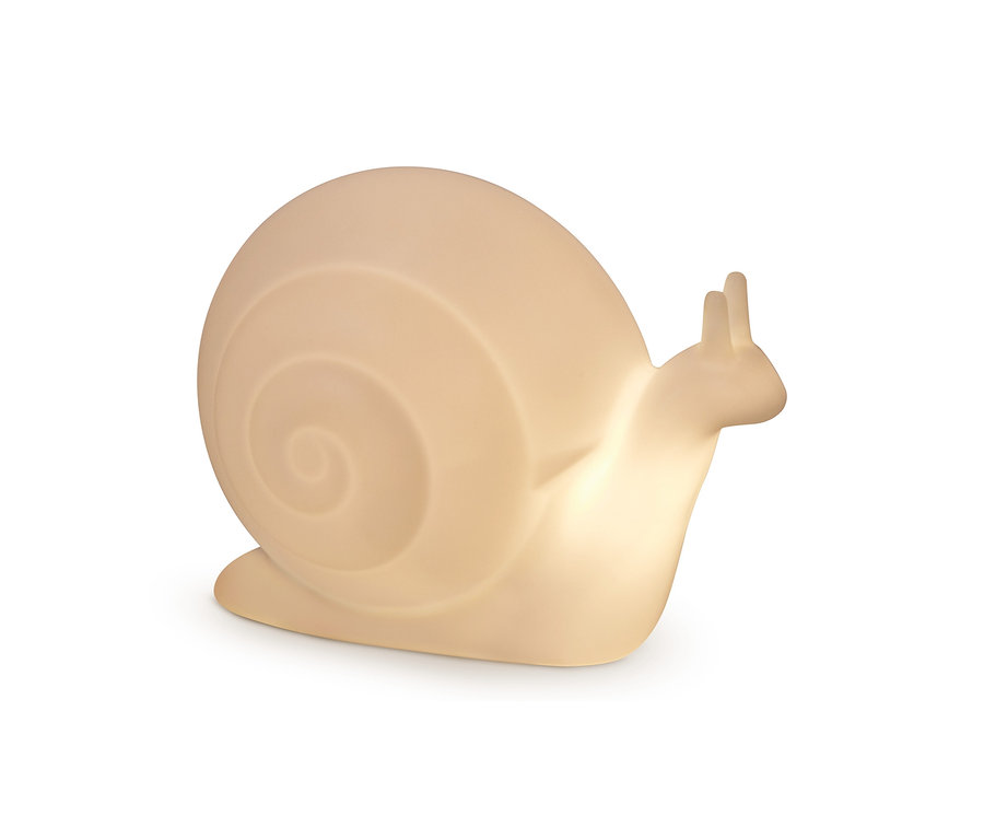 Gros plan d'une lampe solaire en forme d'escargot.