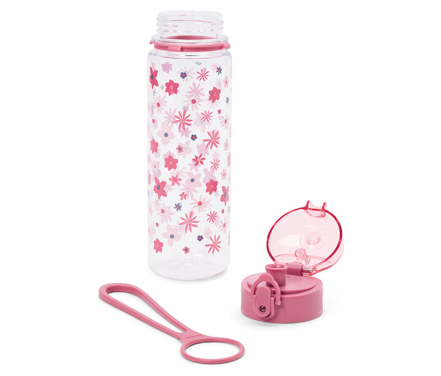 Une bouteille d'eau transparente à fleurs roses, un couvercle et un support sur fond blanc.