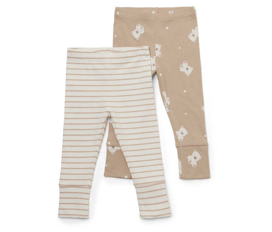 Deux pantalons de bébé sont superposés. L'un est beige avec des rayures blanches, l'autre est marron clair avec des ours blancs.
