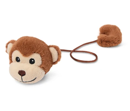 Tête de singe en peluche marron avec une queue sur une ficelle.