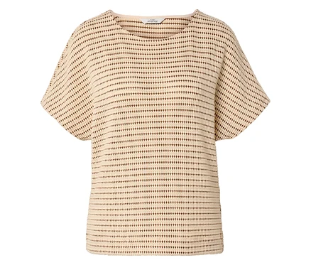 Blouse beige à manches courtes avec un motif de croix marron.