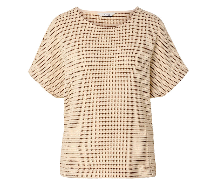 Blouse beige à manches courtes avec un motif de croix marron.