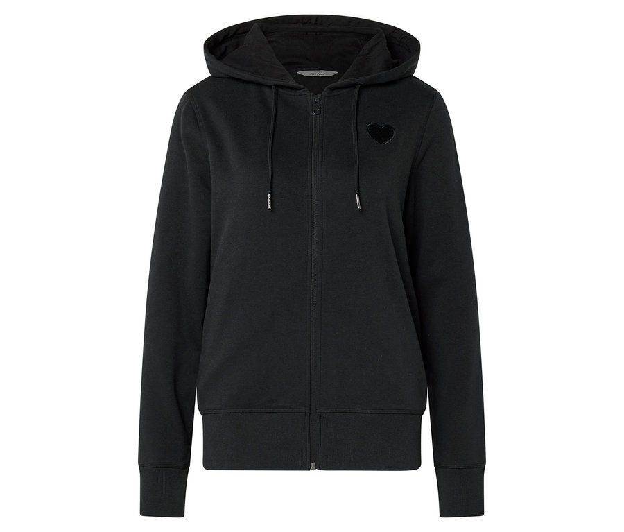 Sweat à capuche noir zippé avec un cœur sur la poitrine.