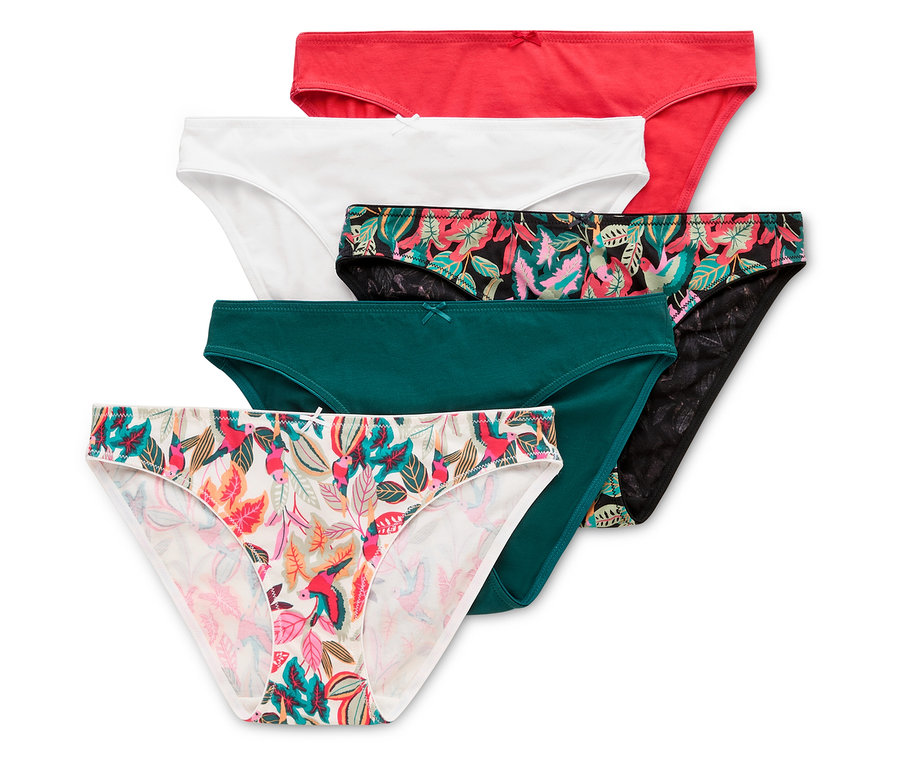 Cinq culottes en coton rouge, blanche, à motifs floraux, vert foncé et à feuilles colorées sont posées les unes sur les autres.