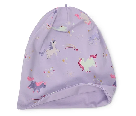 Bonnet violet avec motif de licorne, d'étoile et de cœur.