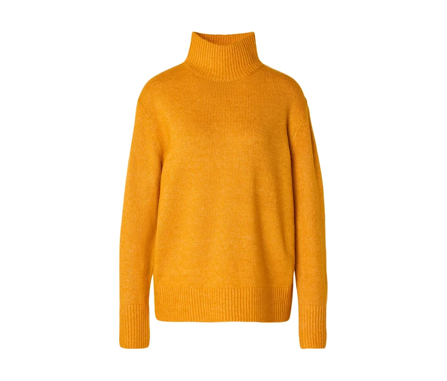 Pull jaune à col roulé, manches longues et poignets côtelés, sur fond blanc.