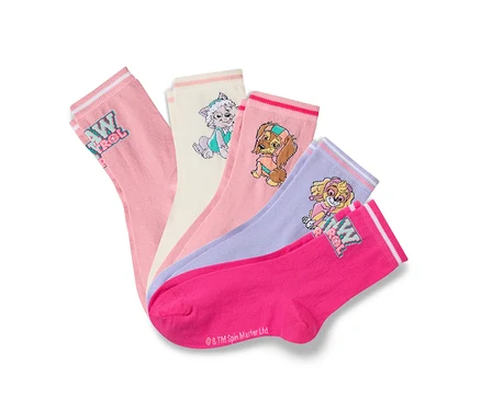 Cinq paires de chaussettes colorées avec des motifs de la Pat' Patrouille sont superposées.