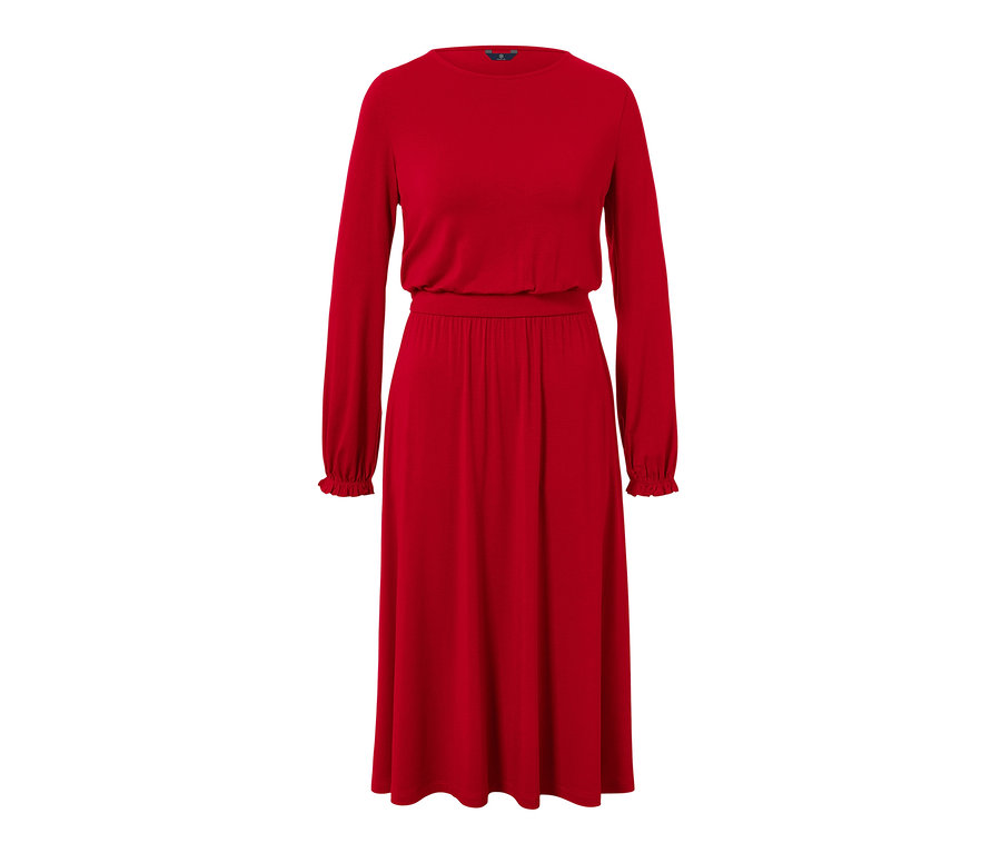 Une robe en jersey mi-longue rouge avec des manches longues.