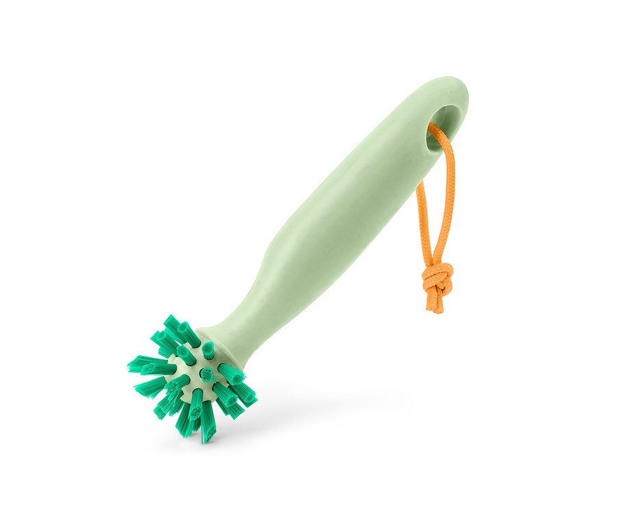 Une brosse de nettoyage universelle verte avec une corde orange.