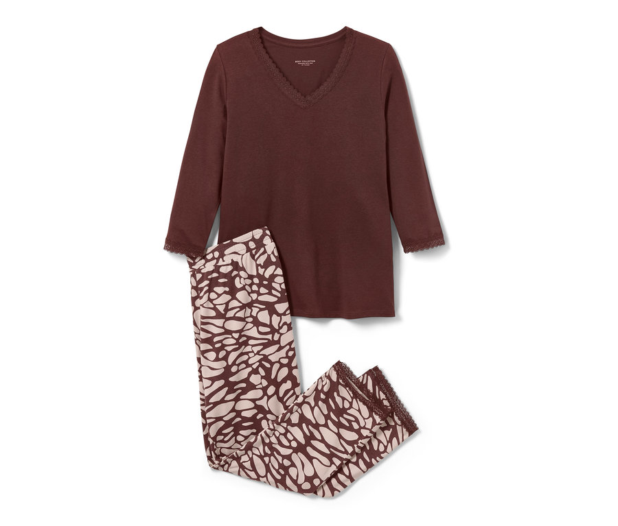 Un pyjama marron à manches longues et un pantalon à motifs.