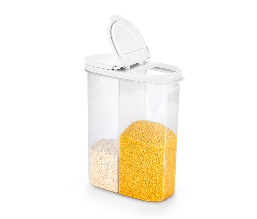 Une boîte de rangement 2 en 1 transparente avec un couvercle ouvert, remplie à moitié de flocons et à moitié de pâtes jaunes.