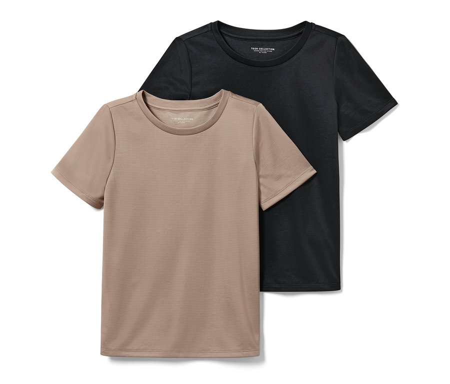 Deux t-shirts de sport pour enfant, un marron, un noir.