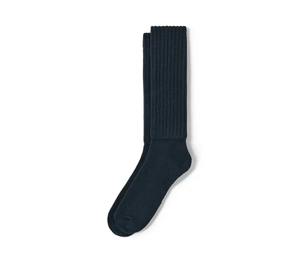 Une paire de chaussettes-jambières bleu marine.