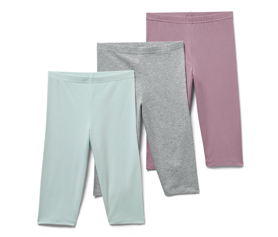 Trois leggings 3/4 pour enfant : bleu clair, gris et violet.