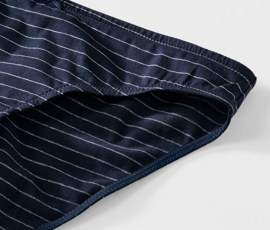 Gros plan sur un slip à rayures pour femme, lot de 5.