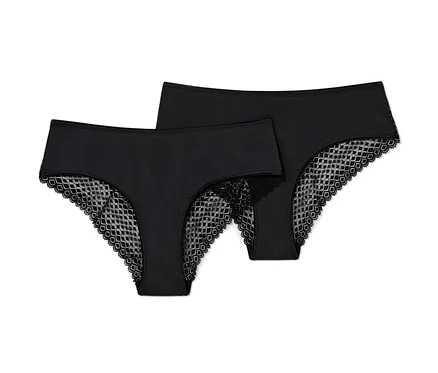 Deux slips brésiliens noirs avec de la dentelle.