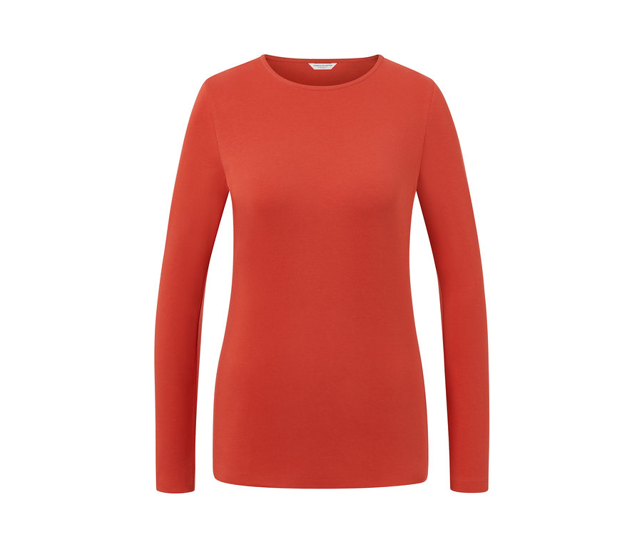 T-shirt orange à manches longues.