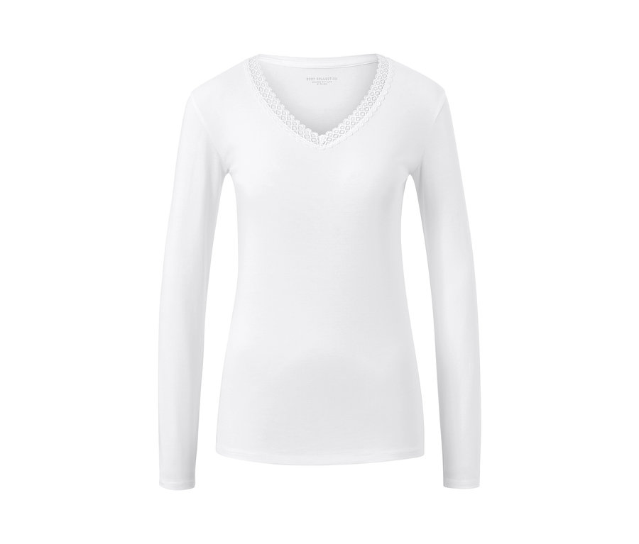 Maillot de corps blanc à manches longues et dentelle à l'encolure.