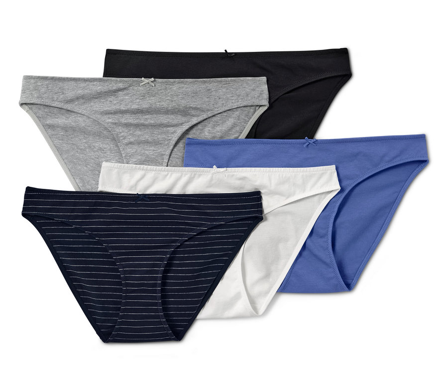 Cinq slips de différentes couleurs et motifs, dont des rayures.