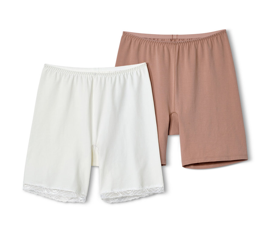 Deux shorts de cycliste, un beige et un blanc.