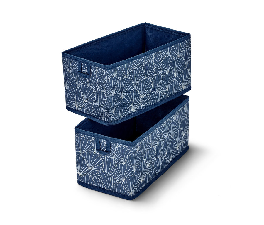 Deux boîtes de rangement pour tiroir moyennes sont empilées l'une sur l'autre. Les boîtes sont bleues avec un motif blanc.