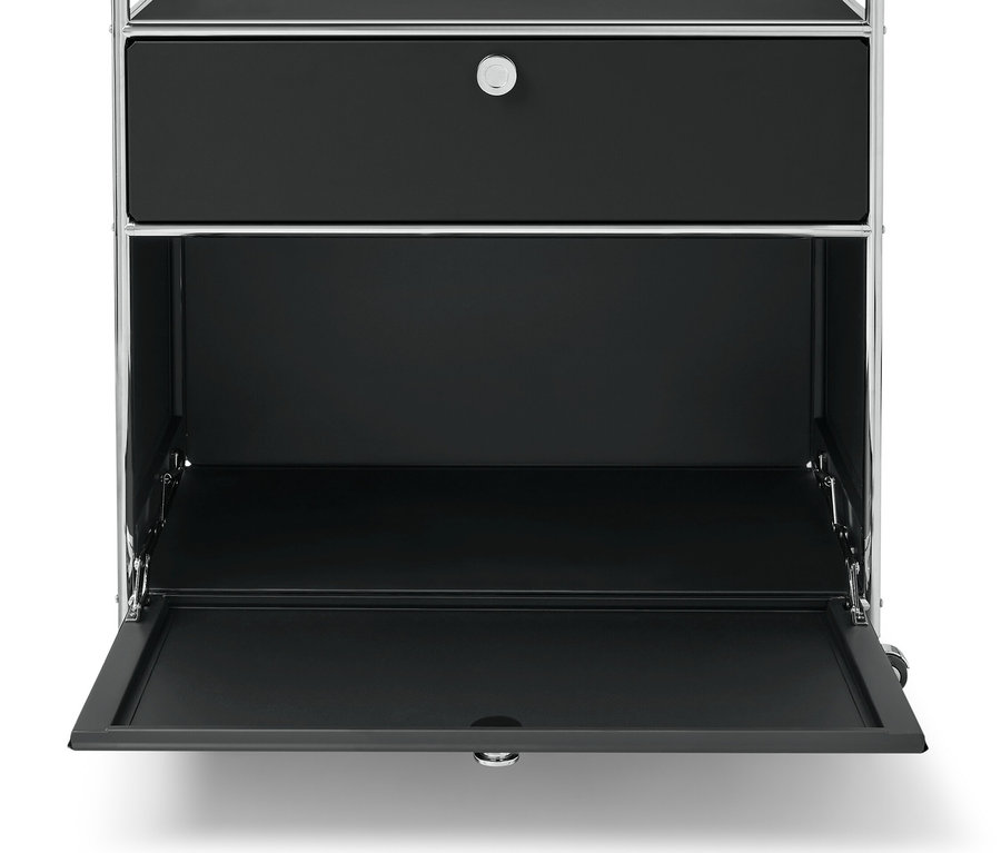 Détail de la commode métallique « CN3 » avec 1 tiroir et 1 compartiment à abattant, le compartiment à abattant étant ouvert.