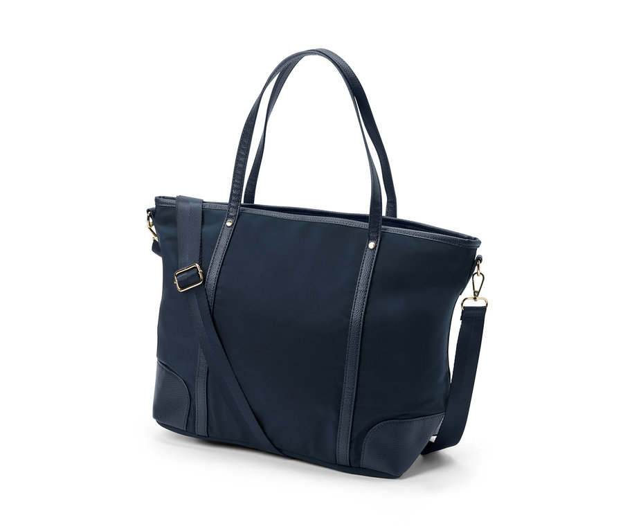 Un cabas bleu marine avec des poignées et une bandoulière.