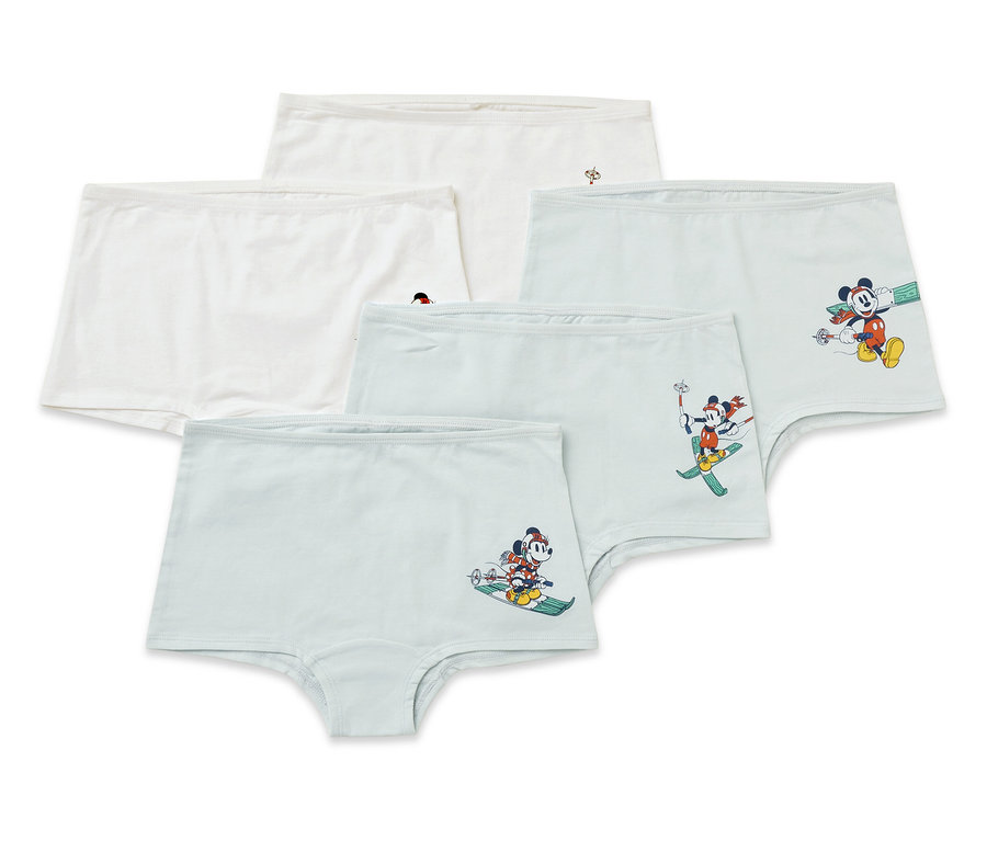 Cinq paires de boxers pour femmes, certains bleu clair, d'autres blancs, certains avec une image de Mickey Mouse faisant du ski.