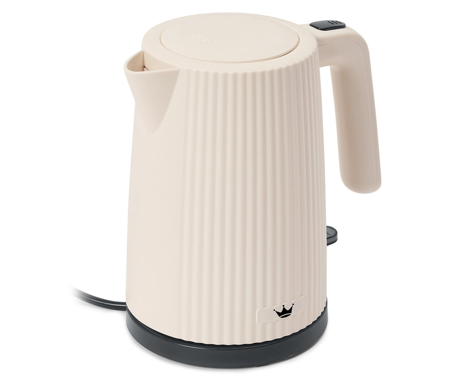 Une bouilloire crème avec des rainures verticales sur le corps et une base noire.