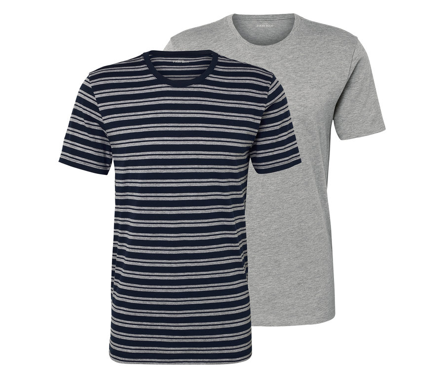 Deux t-shirts : un à rayures bleues et grises et un gris.
