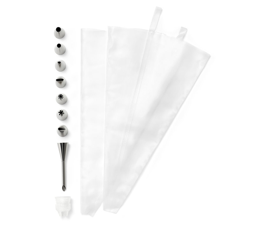 Kit de décoration de gâteaux avec plusieurs embouts en métal et poches à douille.